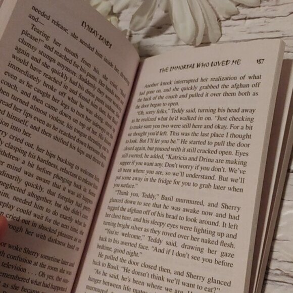 3/$13 The Immortal Who Loved me by Linsay Sands - Picture 3 of 4